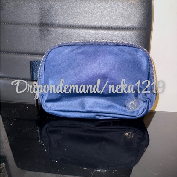 Lululemon Everywhere Belt Bag 1L Metal Hardware- True Navy/ Silver - Picture 3 of 9